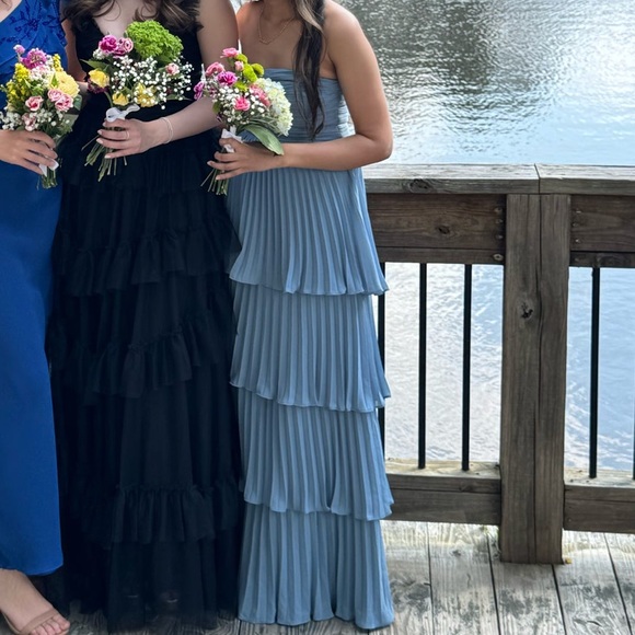 Lulu's Tiered Maxi Dress - Picture 2 of 2